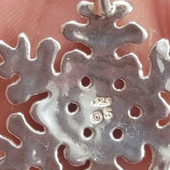 Shube Manufacturing 925 Sterling Silver Snowflake Pendant Necklace - Picture 10 of 11